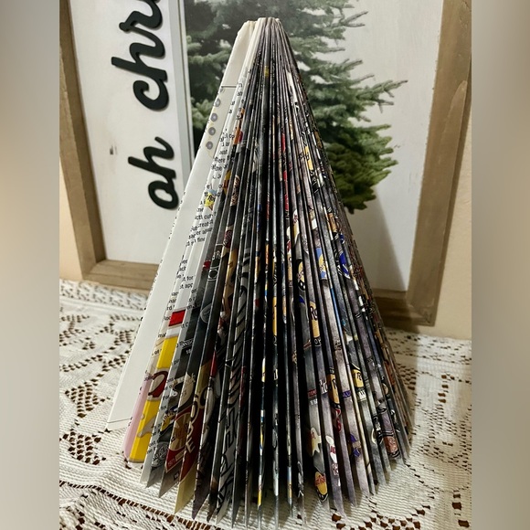 Handmade Folded Magazine Christmas Tree - Book Folding Paper Folding Origami - Picture 3 of 4